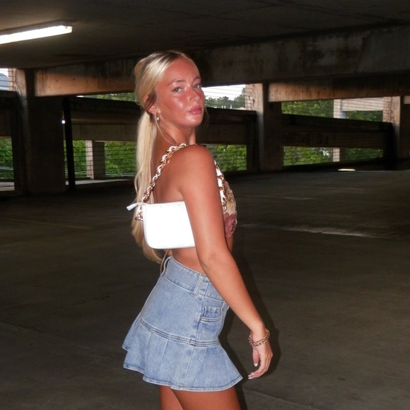 Meet your Posher, Camryn - Picture 1 of 1